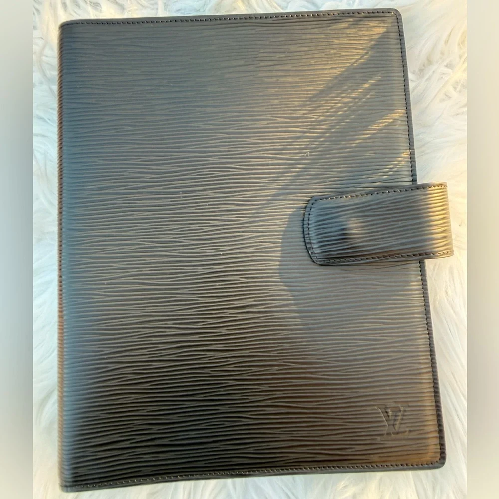 LOUIS VUITTON Large Planner (fits A5 paper)
Color: Epi Noir (Textured Leather) - Picture 2 of 9